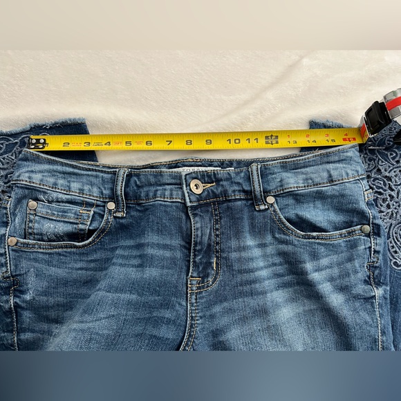 Torrid Embroidered Skinny Capri Blue Denim Jeans, Size 10 - Picture 4 of 13
